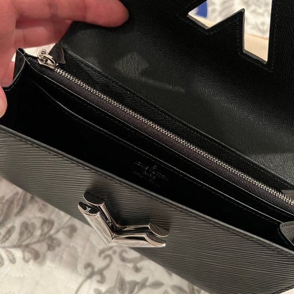 Louis Vuitton Epi Leather Twist Wallet - Picture 3 of 7